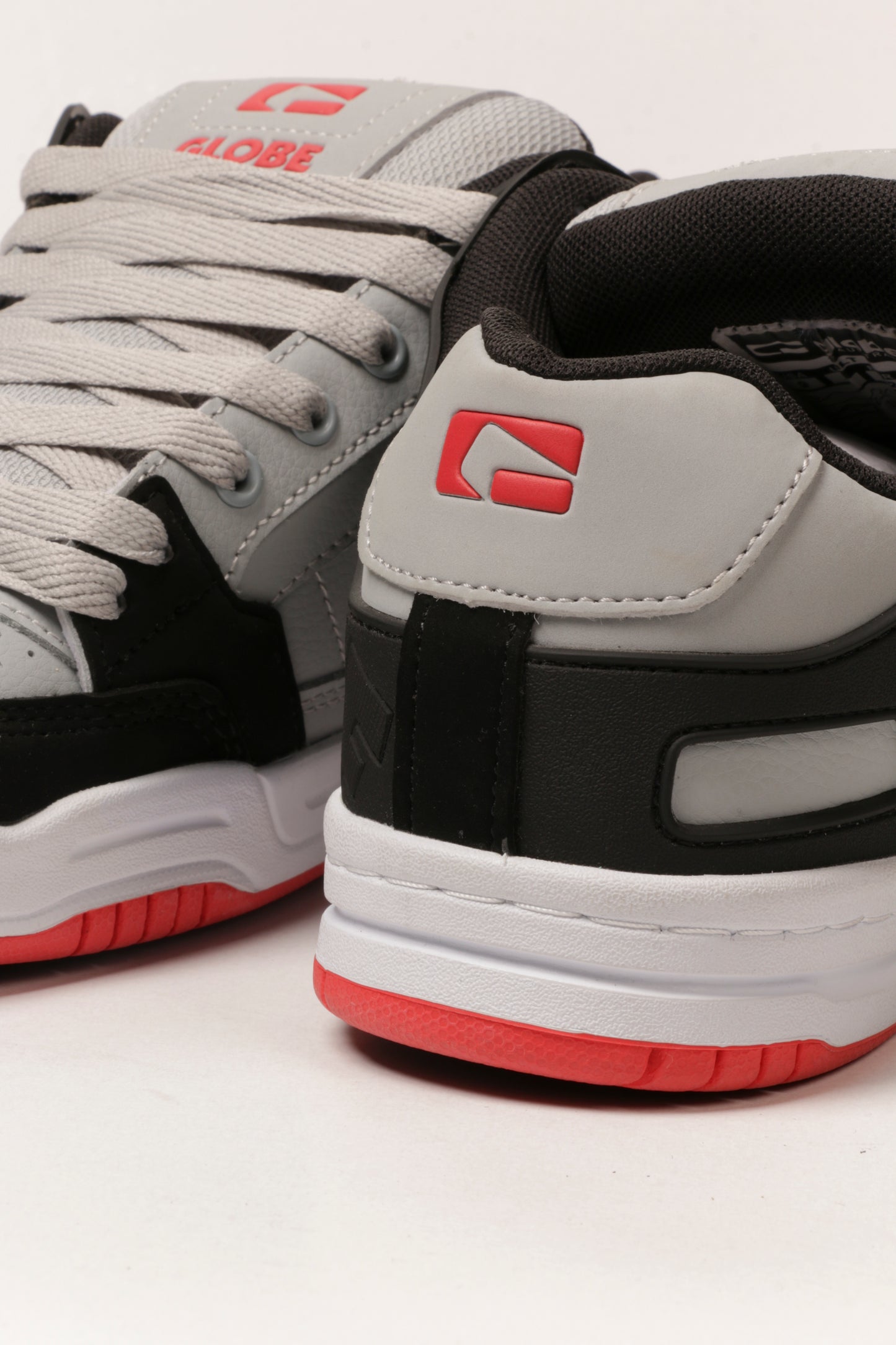 TENIS GLOBE TILT