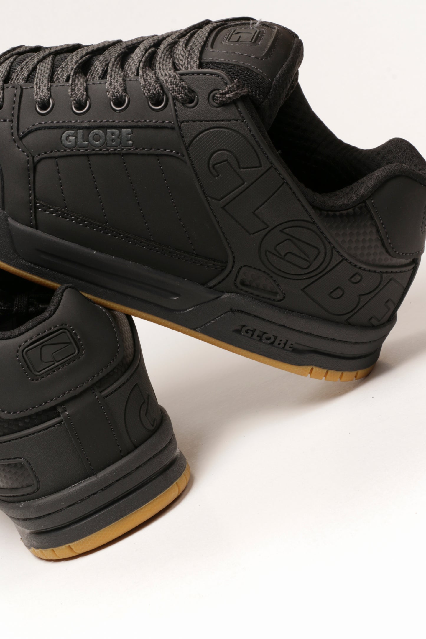 TENIS GLOBE TILT