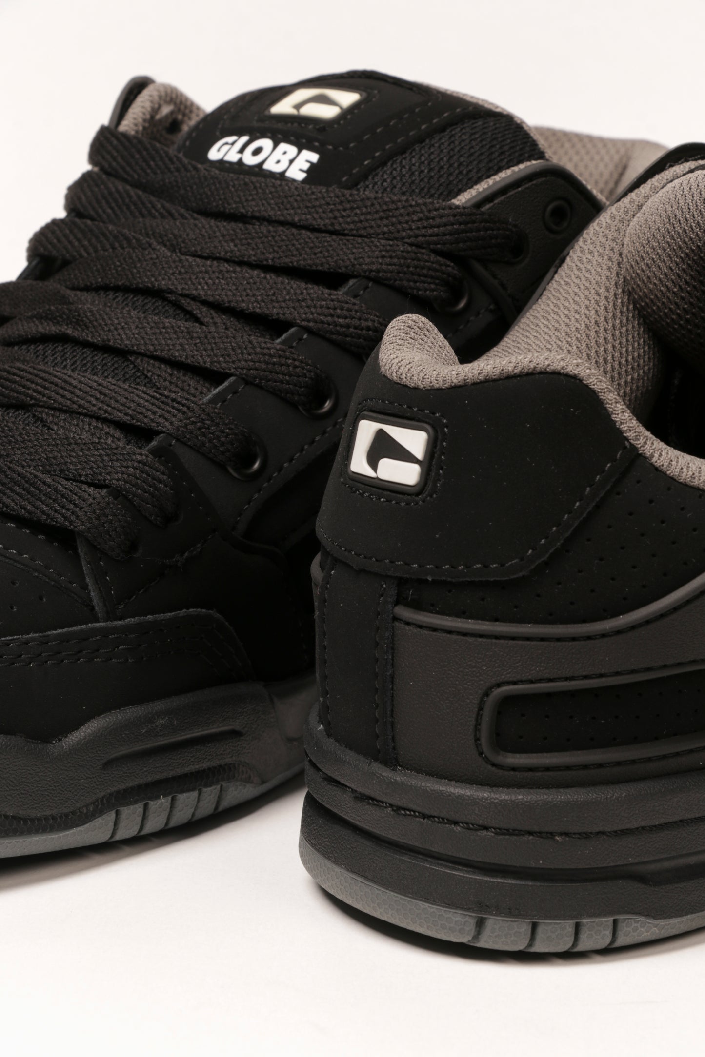 TENIS GLOBE TILT